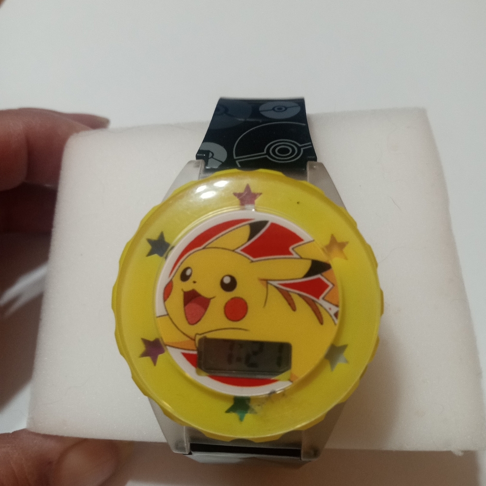 Pokemon PIKACHU Flashing LCD Watch 2021